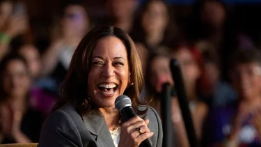 Aliados de Trump recrudecen críticas a vicepresidenta Harris ante rumores sobre reemplazo de Biden