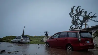 México emite una "alerta roja" mientras el huracán Beryl, de categoría 3, se acerca a la costa México emite una "alerta roja" mientras el huracán Beryl, de categoría 3, se acerca a la costa