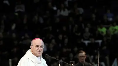 El arzobispo Vigano, archienemigo del papa Francisco, es declarado culpable de cisma y excomulgado El arzobispo Vigano, archienemigo del papa Francisco, es declarado culpable de cisma y excomulgado