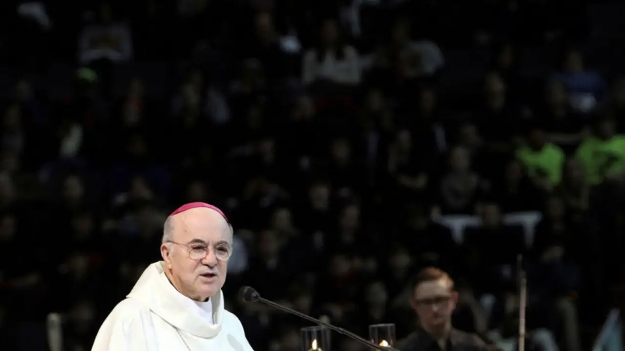 El arzobispo Vigano, archienemigo del papa Francisco, es declarado culpable de cisma y excomulgado