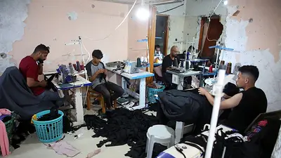 Taller de ropa en Gaza renace de los escombros para generar empleo Taller de ropa en Gaza renace de los escombros para generar empleo