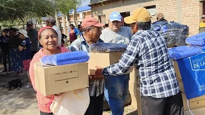 Insfran refuerza su compromiso con las comunidades originarias: entregó más de 26 mil cajas de alimentos y frazadas para las familias Insfran refuerza su compromiso con las comunidades originarias: entregó más de 26 mil cajas de alimentos y frazadas para las familias