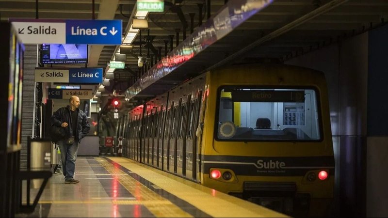 Tras la interrupción sorpresiva, la Línea C reanudó su servicio este sábado