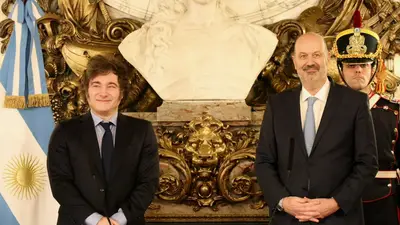 En el primer día de Sturzenegger como ministro, el dólar blue volvió a subir En el primer día de Sturzenegger como ministro, el dólar blue volvió a subir