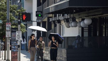 Temperaturas récord abrasan el oeste de EEUU mientras, residentes enfrentan calor extremo