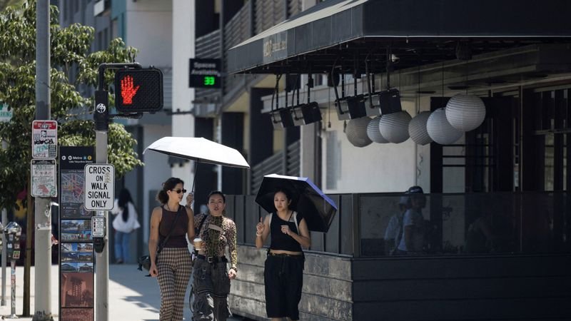 Temperaturas récord abrasan el oeste de EEUU mientras, residentes enfrentan calor extremo