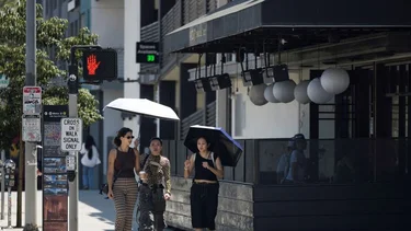 Temperaturas récord abrasan el oeste de EEUU mientras, residentes enfrentan calor extremo