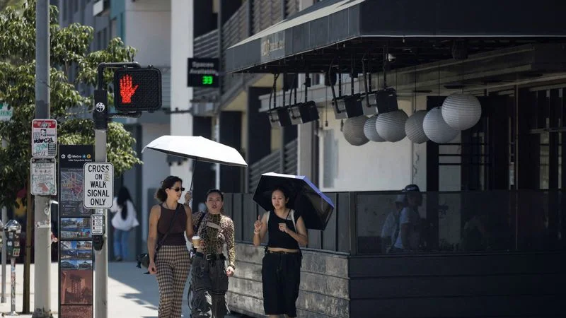 Temperaturas récord abrasan el oeste de EEUU mientras, residentes enfrentan calor extremo