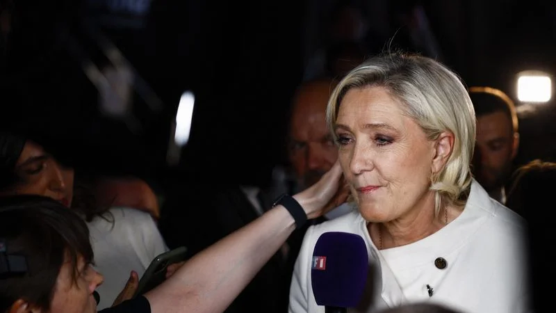 Estalla la burbuja de la extrema derecha francesa mientras los votantes la alejan del poder