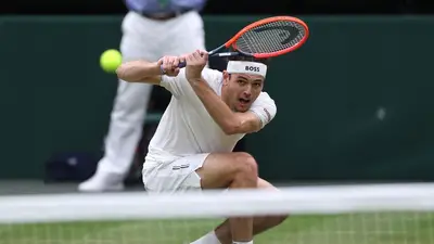 Fritz vence a Zverev en cinco sets y alcanza los cuartos de final en Wimbledon Fritz vence a Zverev en cinco sets y alcanza los cuartos de final en Wimbledon