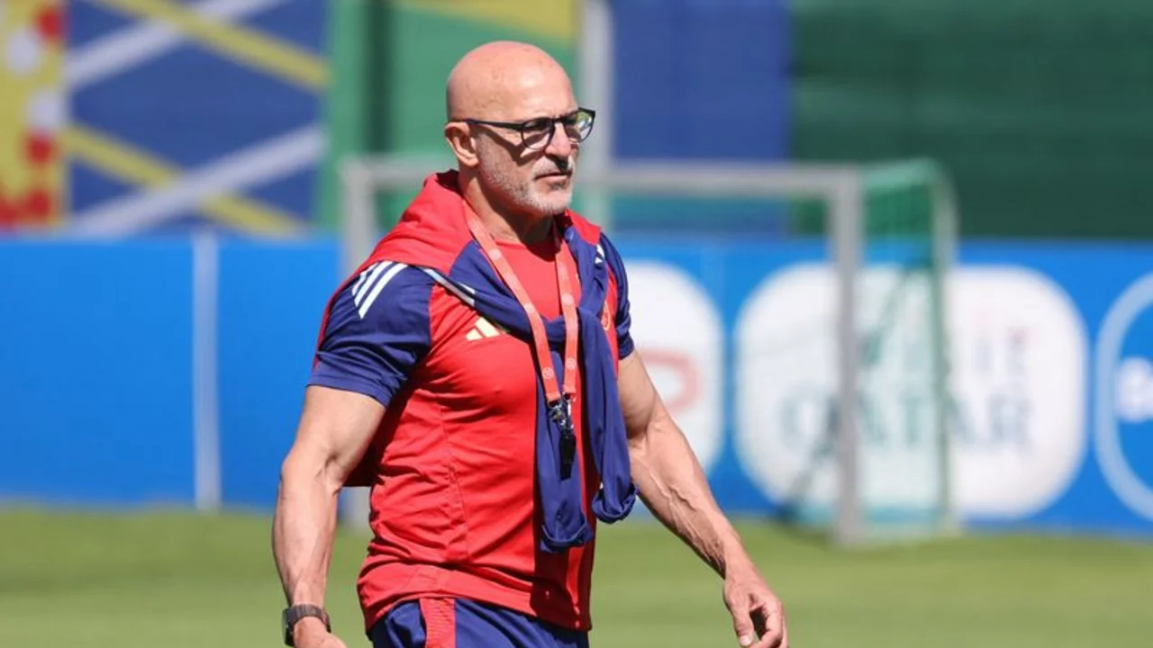 El camino de España hacia el éxito pasa por el juego bonito, dice DT