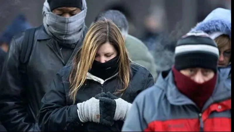 Personas abrigadas en la calle