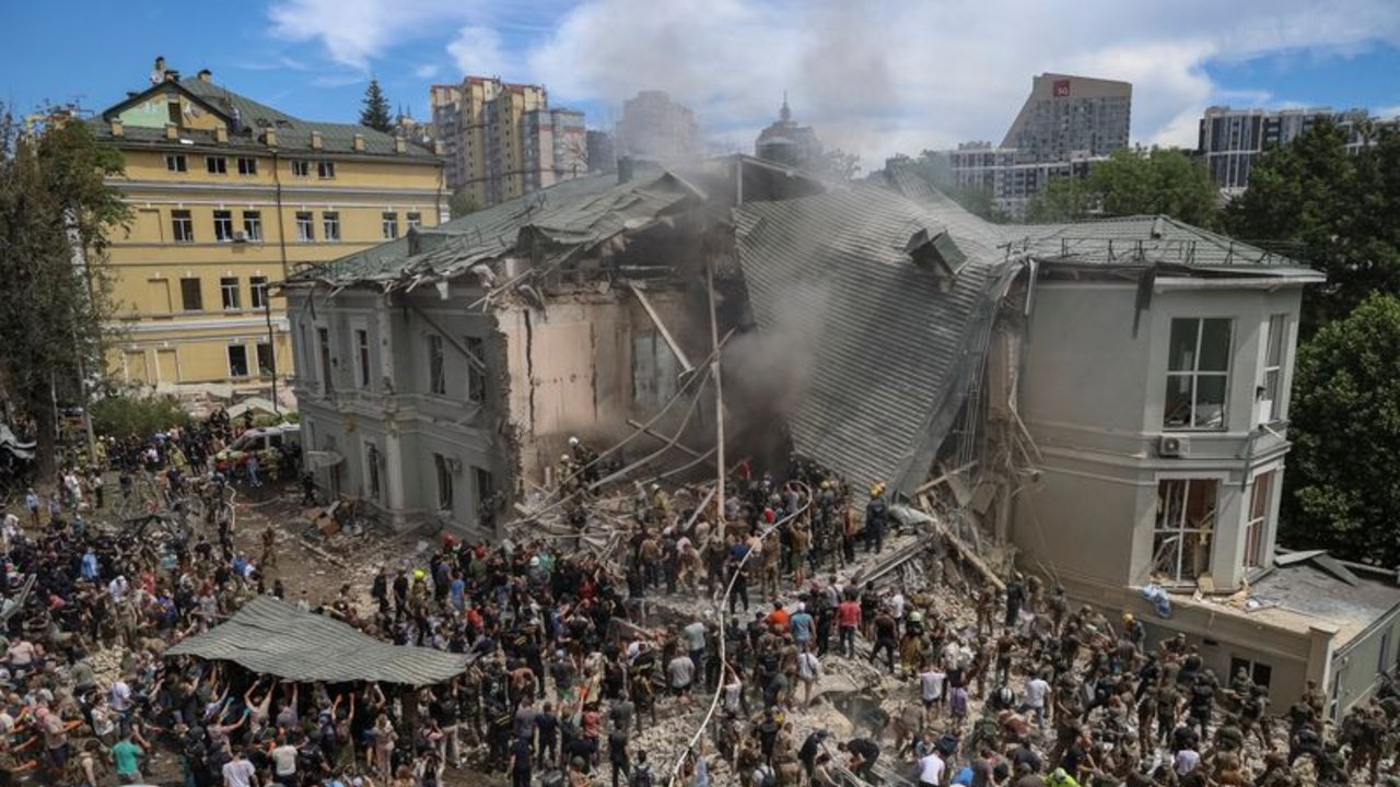 Rusia dice que el hospital infantil de Kiev fue alcanzado por antimisiles ucranianos y no por Rusia