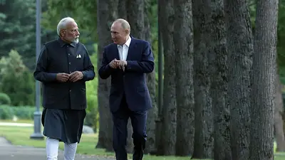 Modi visita Moscú y agradece a su "querido amigo" Putin Modi visita Moscú y agradece a su "querido amigo" Putin