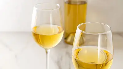 Vino. Vino.
