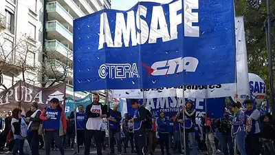 Ante la crisis, Pullaro convocó a estatales, docentes y médicos para discutir paritarias Ante la crisis, Pullaro convocó a estatales, docentes y médicos para discutir paritarias