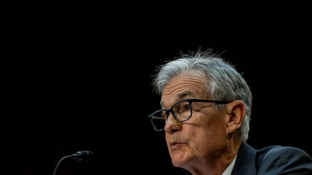 Powell dice Fed bajará las tasas cuando esté preparada, independiente del calendario político