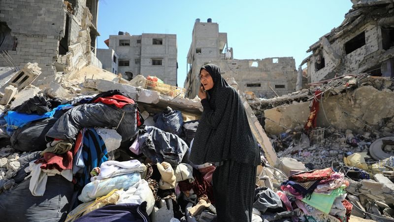 Cuerpos quedan atrapados en Gaza bajo el asalto israelí mientras mediadores presionan por una tregua