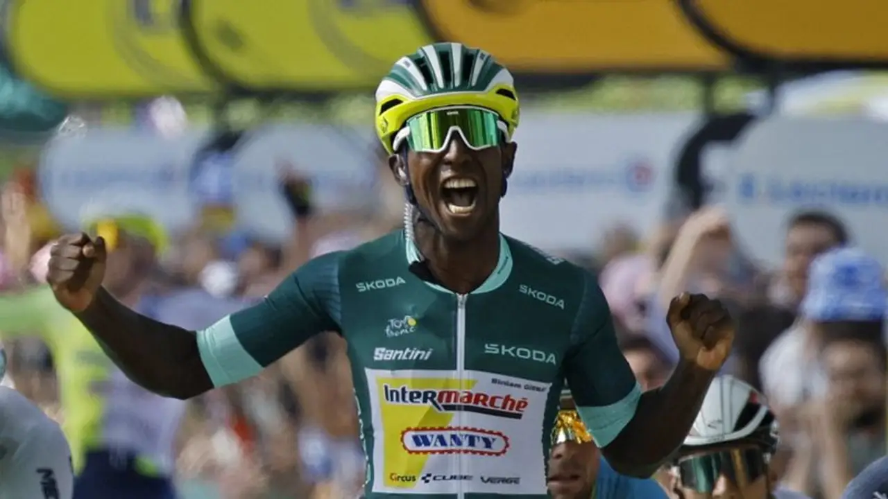 Girmay gana duodécima etapa del Tour de Francia, Pogacar sigue como líder de la general
