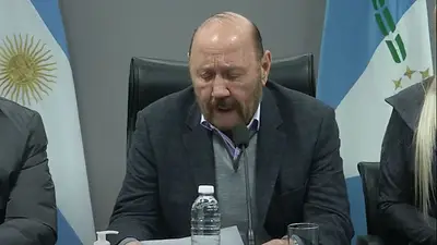 Insfrán anunció un nuevo aumento del 28% para estatales y suma una mejora salarial anual del 80% Insfrán anunció un nuevo aumento del 28% para estatales y suma una mejora salarial anual del 80%