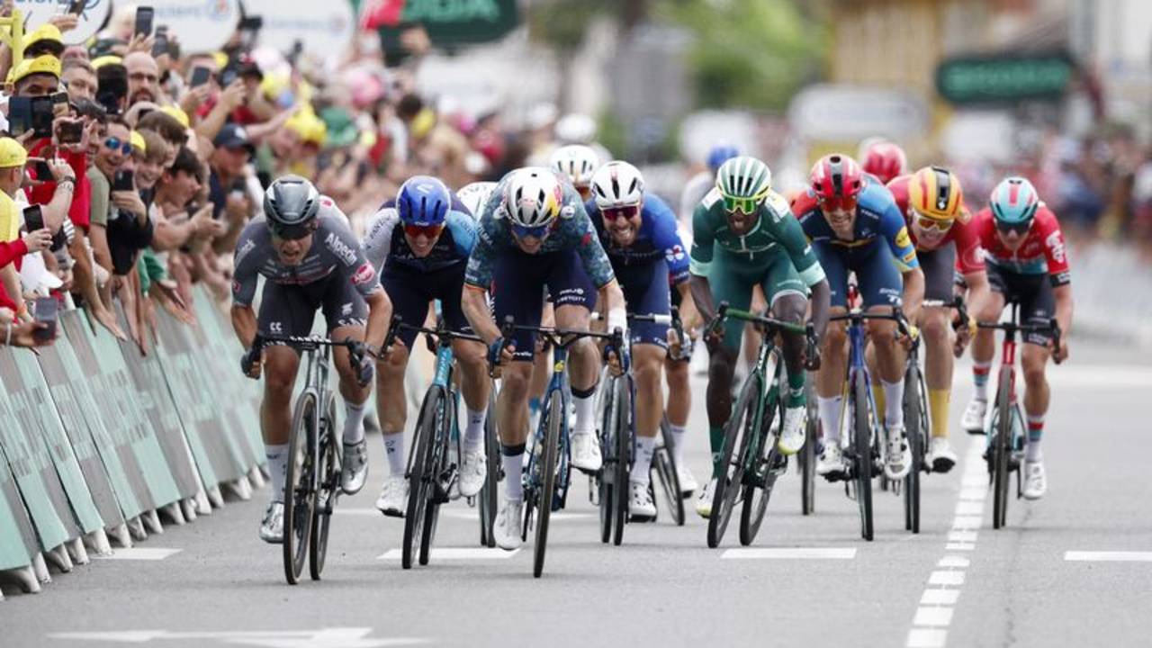 Philipsen gana la etapa 13 del Tour de Francia y Pogacar mantiene el liderato