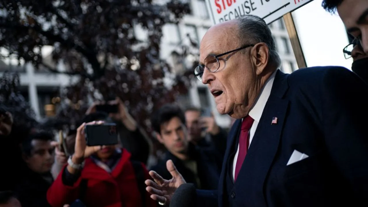 Juez de EEU pone fin a quiebra de exalcalde de Nueva York Giuliani, lo que eleva riesgos legales