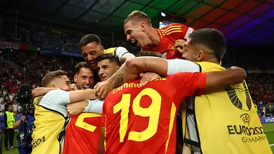 España marca en el final, le gana 2-1 a Inglaterra y conquista la Eurocopa España marca en el final, le gana 2-1 a Inglaterra y conquista la Eurocopa