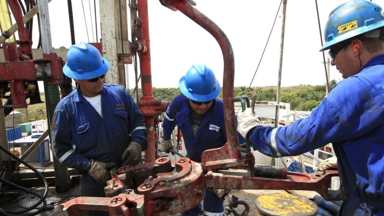 Inversión extranjera directa en Colombia cae 16,2% en primer semestre por petróleo