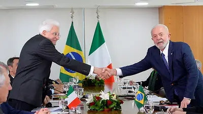Lula insiste en interés de Brasil en cerrar acuerdo Mercosur-UE en encuentro con presidente italiano Lula insiste en interés de Brasil en cerrar acuerdo Mercosur-UE en encuentro con presidente italiano