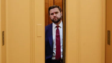 Trump elige como compañero de fórmula a senador J.D. Vance, que pasó de ser su crítico a un defensor