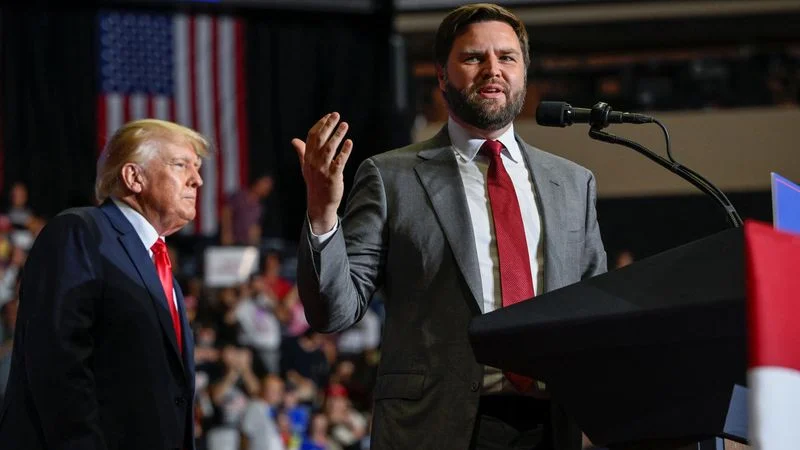 J.D. Vance comparó una vez a Trump con Hitler, pero ahora son compañeros de fórmula