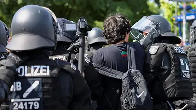 Alemania prohíbe la revista de ultraderecha Compact y registra sus oficinas y viviendas Alemania prohíbe la revista de ultraderecha Compact y registra sus oficinas y viviendas