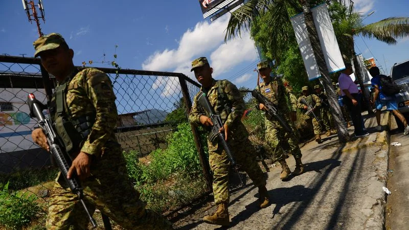 Menores de edad víctimas de detenciones arbitrarias, torturas y golpizas en El Salvador: HRW