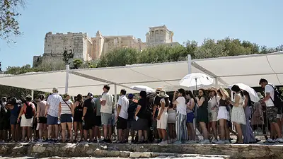 Grecia restringe trabajo al aire libre mientras temperaturas vuelven a dispararse Grecia restringe trabajo al aire libre mientras temperaturas vuelven a dispararse