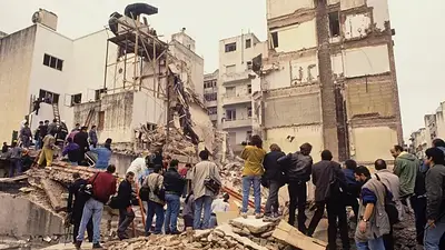 Fotografía del edificio de la AMIA post atentando Fotografía del edificio de la AMIA post atentando