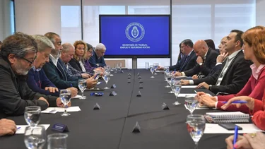 Rebelión: más gremios rechazan el tope salarial y suman tensión con el Gobierno