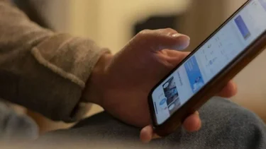 Créditos a un click, vidas al límite: cómo se sostiene el día a día en una sociedad endeudada