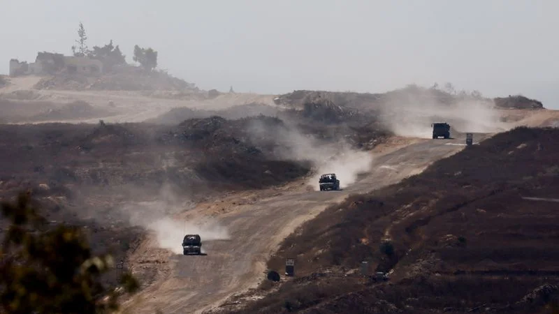 Israel ataca el centro de Gaza y envía tanques al norte de Ráfah