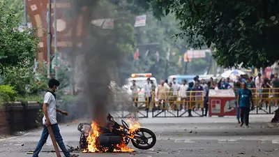 Violencia estalla en protestas contra cuotas en Bangladés, gobierno ordena investigación de asesinatos Violencia estalla en protestas contra cuotas en Bangladés, gobierno ordena investigación de asesinatos