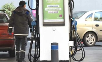 Las petroleras se suman a YPF y bajan los precios de sus combustibles | Combustibles