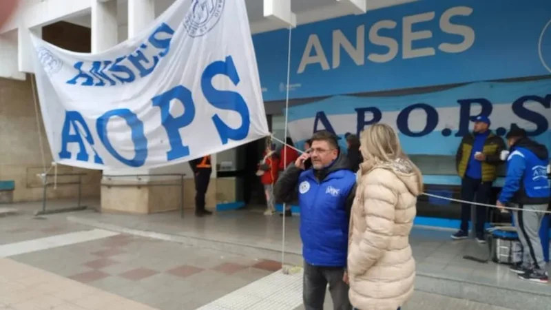 Fuerte reclamo en La Rioja por despidos en ANSES y el posible cierre de una sede en la provincia