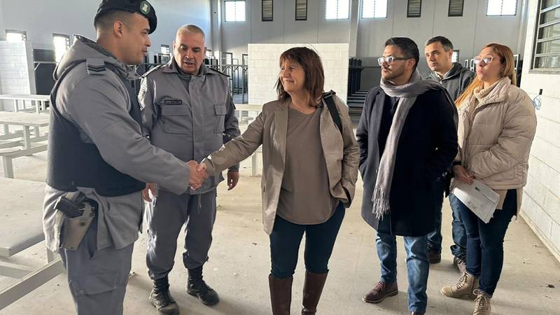 Santa Fe: denuncian que un preso murió en la cárcel que había visitado Bullrich y fue sepultado sin aviso a su familia