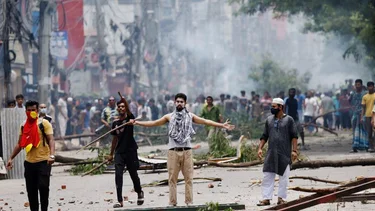 Bangladés bloquea carreteras e Internet y despliega el ejército para frenar las protestas
