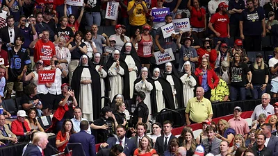 Trump se burla de los demócratas en su primer mitin de campaña tras el atentado Trump se burla de los demócratas en su primer mitin de campaña tras el atentado