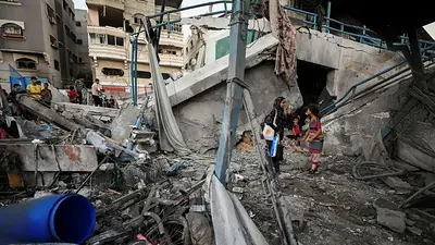 Los combates recrudecen en el sur de Gaza y los ataques israelíes alcanzan el centro de la franja Los combates recrudecen en el sur de Gaza y los ataques israelíes alcanzan el centro de la franja