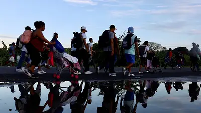 Caravana de inmigrantes cruza México rumbo al norte hacia EEUU Caravana de inmigrantes cruza México rumbo al norte hacia EEUU