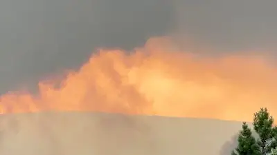 Los incendios provocan órdenes de evacuación en Jasper, Alberta Los incendios provocan órdenes de evacuación en Jasper, Alberta