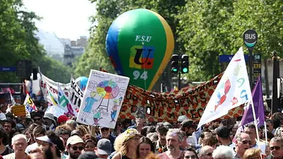 La Francia Insumisa planea una ley para desechar la reforma de las pensiones de Macron La Francia Insumisa planea una ley para desechar la reforma de las pensiones de Macron