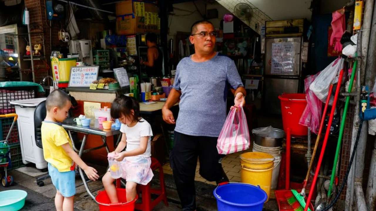 Taiwán suspende funcionamiento de mercados y actividad laboral mientras se acerca el tifón Gaemi