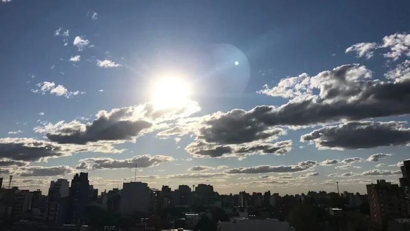 Cielo parcialmente nublado. 